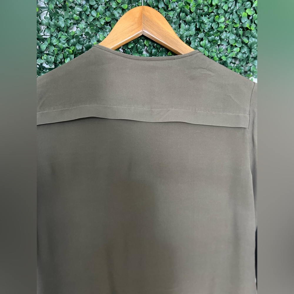 Theory‎ 100% Silk Military Zipper Pocket Olive Green Quiet Luxury Blouse Small - Picture 4 of 10
